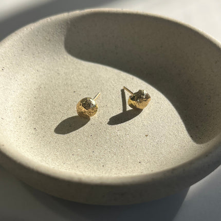 Pebble Shaped 14kt Solid Gold Stud Post Earrings - Recycled Gold - 7mm - The Pink Locket