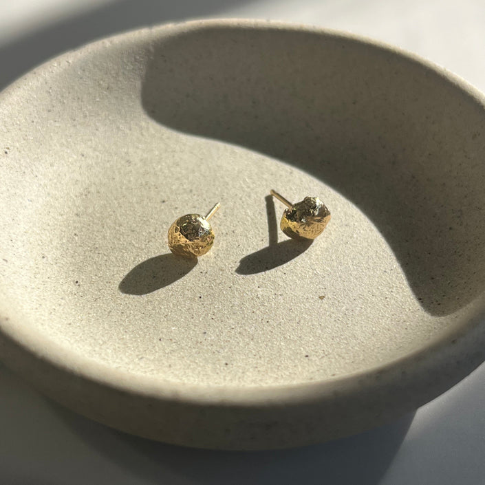 Pebble Shaped 14kt Solid Gold Stud Post Earrings - Recycled Gold - 7mm - The Pink Locket